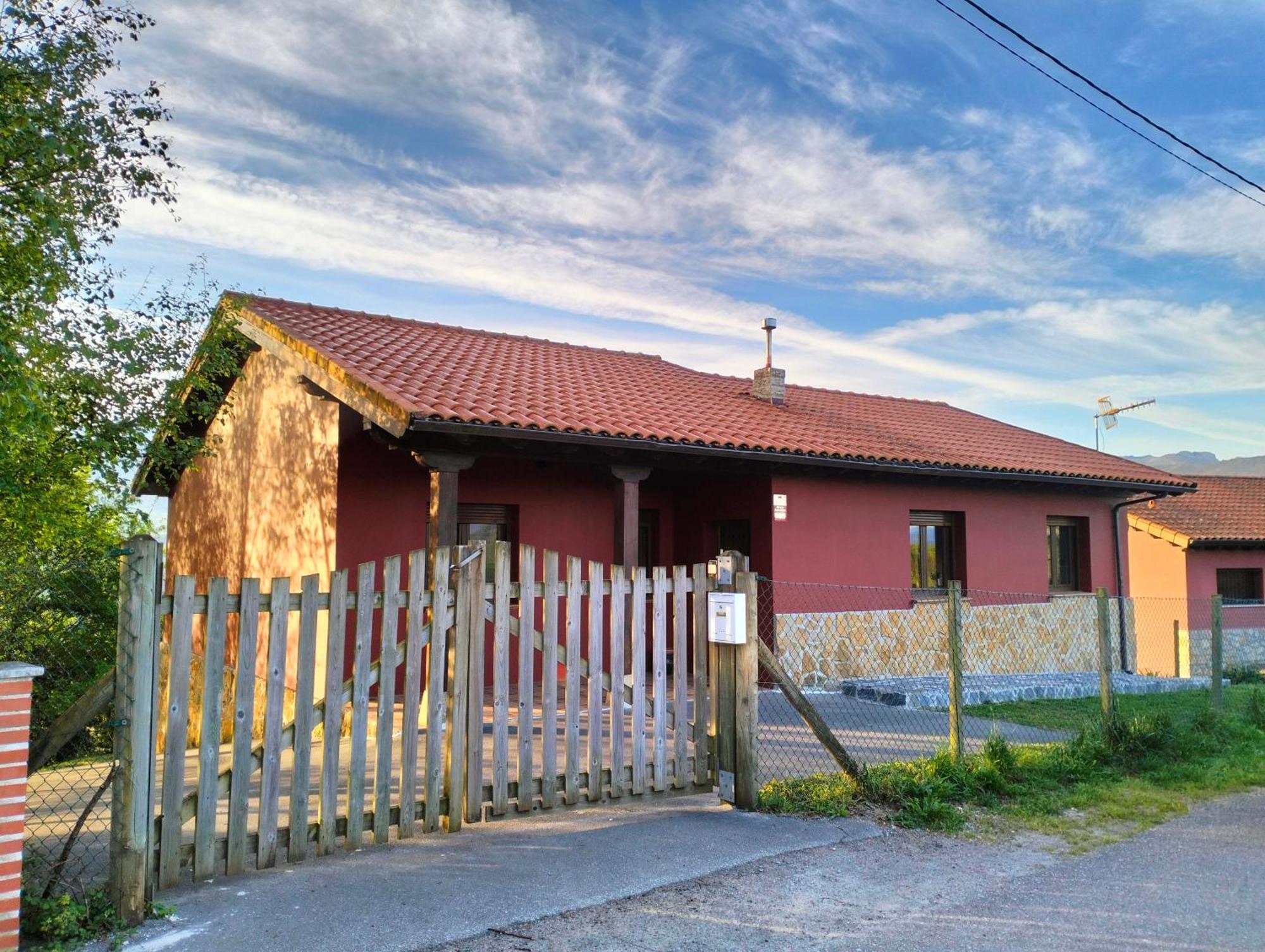 La Casa De Nuria Guest House Cangas de Onis Bagian luar foto